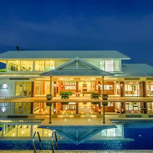 Hua Hin Condotel & Resort Taweeporn